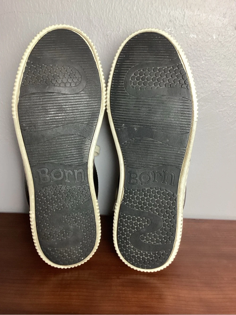 Women’s BORN Black Leather Casual Sneakers with Cream Sole Size 6.5M